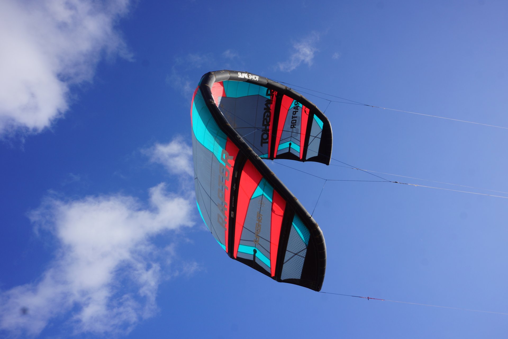 Slingshot Raptor V1 9m Kitesurfing Reviews Kites Free Kitesurfing Magazine Online Iksurfmag