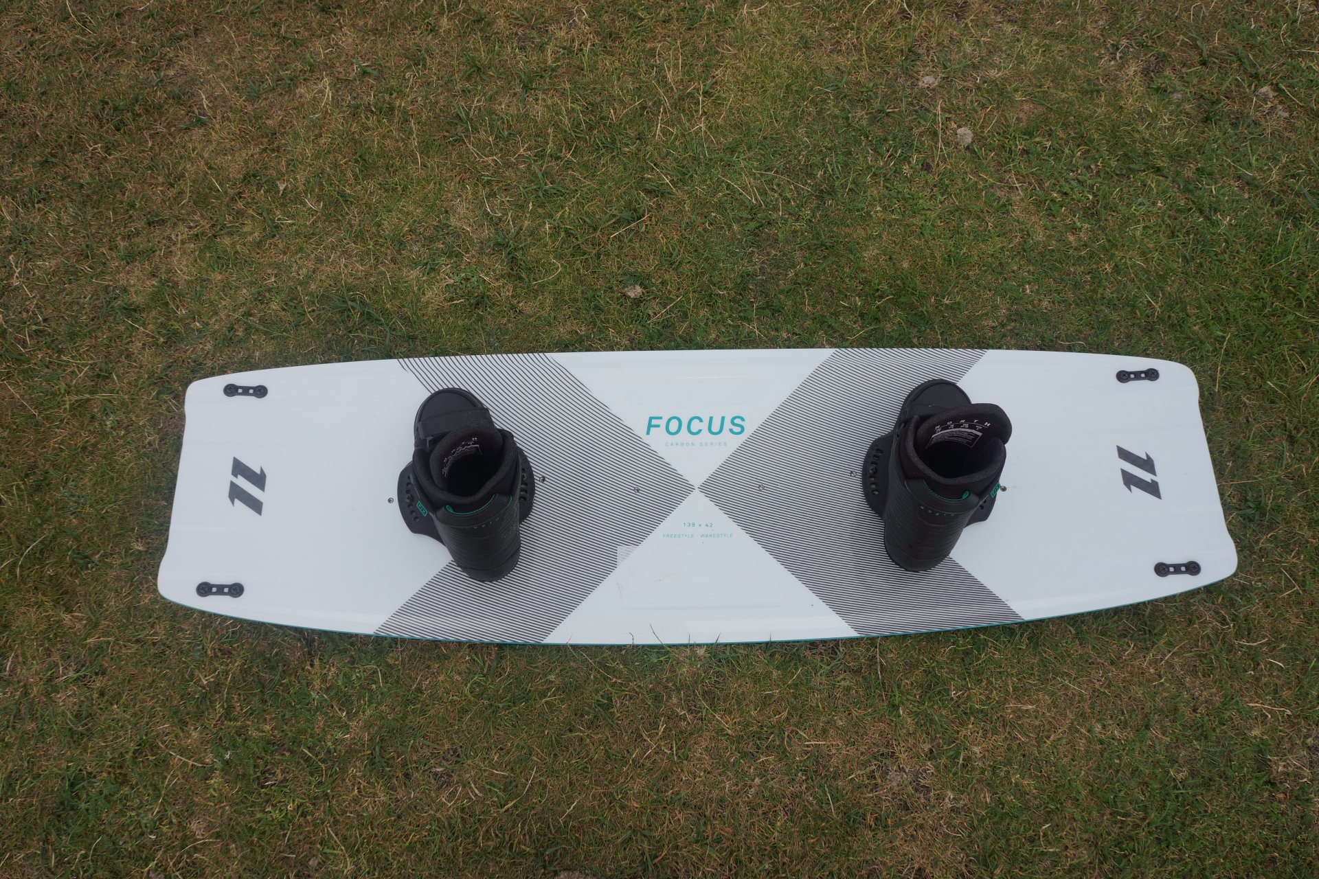 Uitgaand Fascineren walvis North Kiteboarding Focus Carbon 139 x 42cm 2020 | Kitesurfing Reviews »  Boards » Twin Tips | Free Kitesurfing Magazine Online | IKSURFMAG
